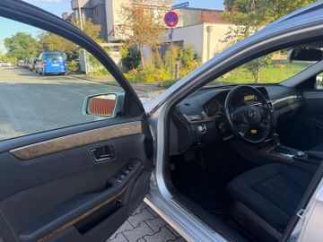 Mercedes E 220 - 11