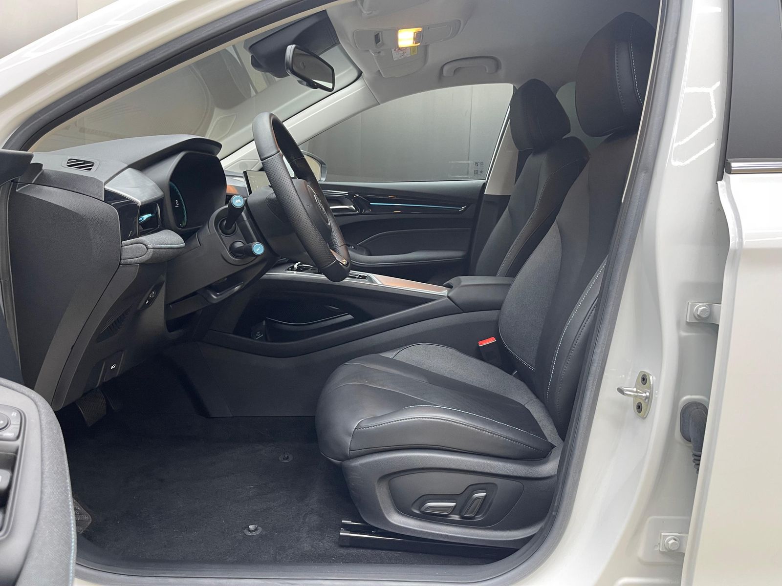 Fahrzeugabbildung MG MG5 51 KWH Luxury NAVI+LED+SHZ+DAB+ACC+360°+DAB+