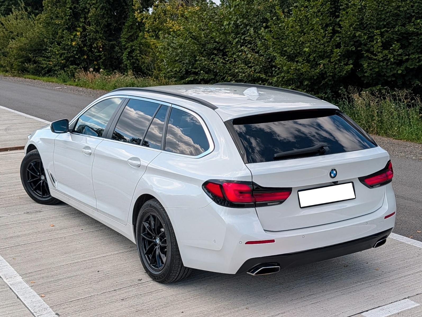 BMW 530d Touring Perlmuttweiß , Scheckheft , Navi