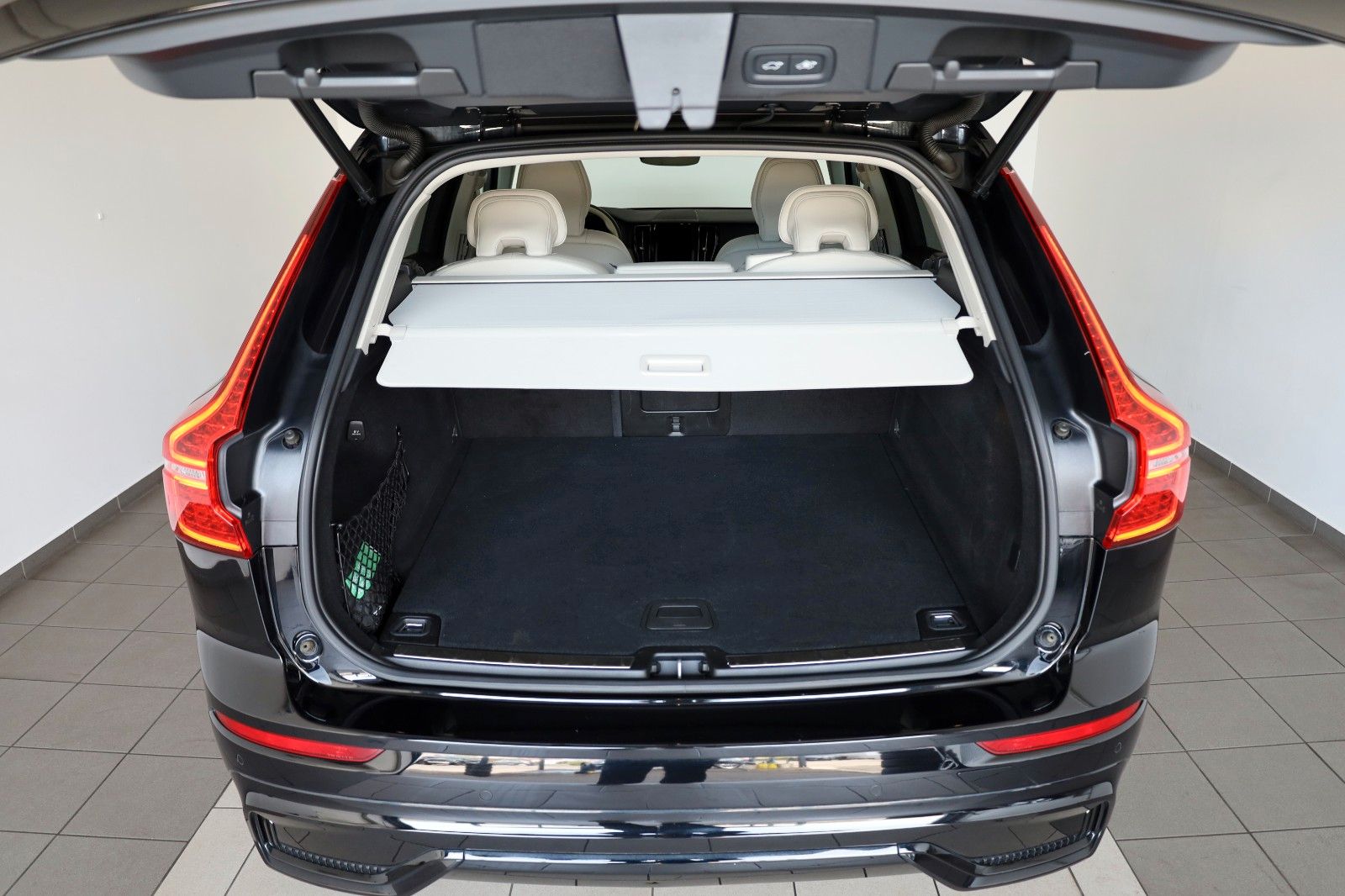 Fahrzeugabbildung Volvo XC60 AWD Plus Dark Leder,LED,Panorama,360° Cam