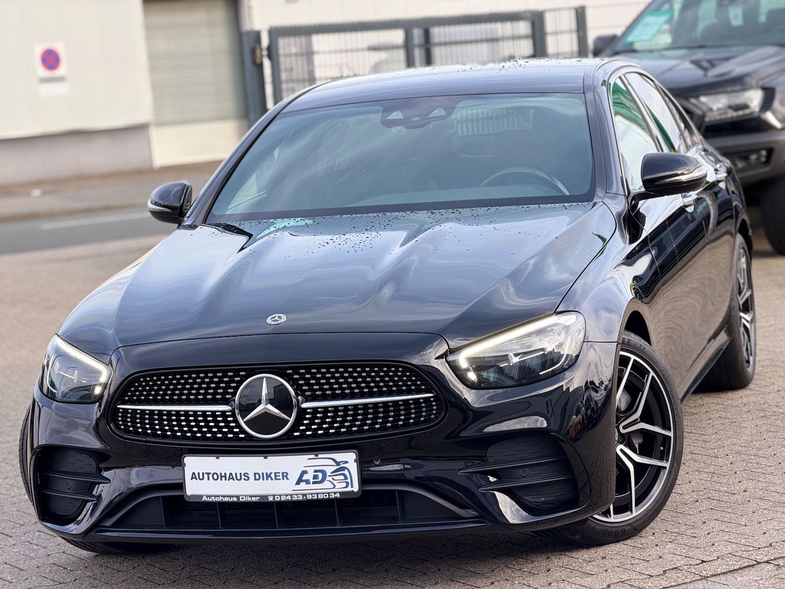 MERCEDES-BENZ E 220 d Limousine AMG Line Night Paket