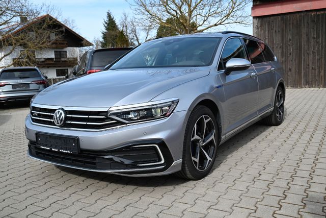 Volkswagen Passat Variant GTE/Voll/Matrix/Pano/AHK/R-Line