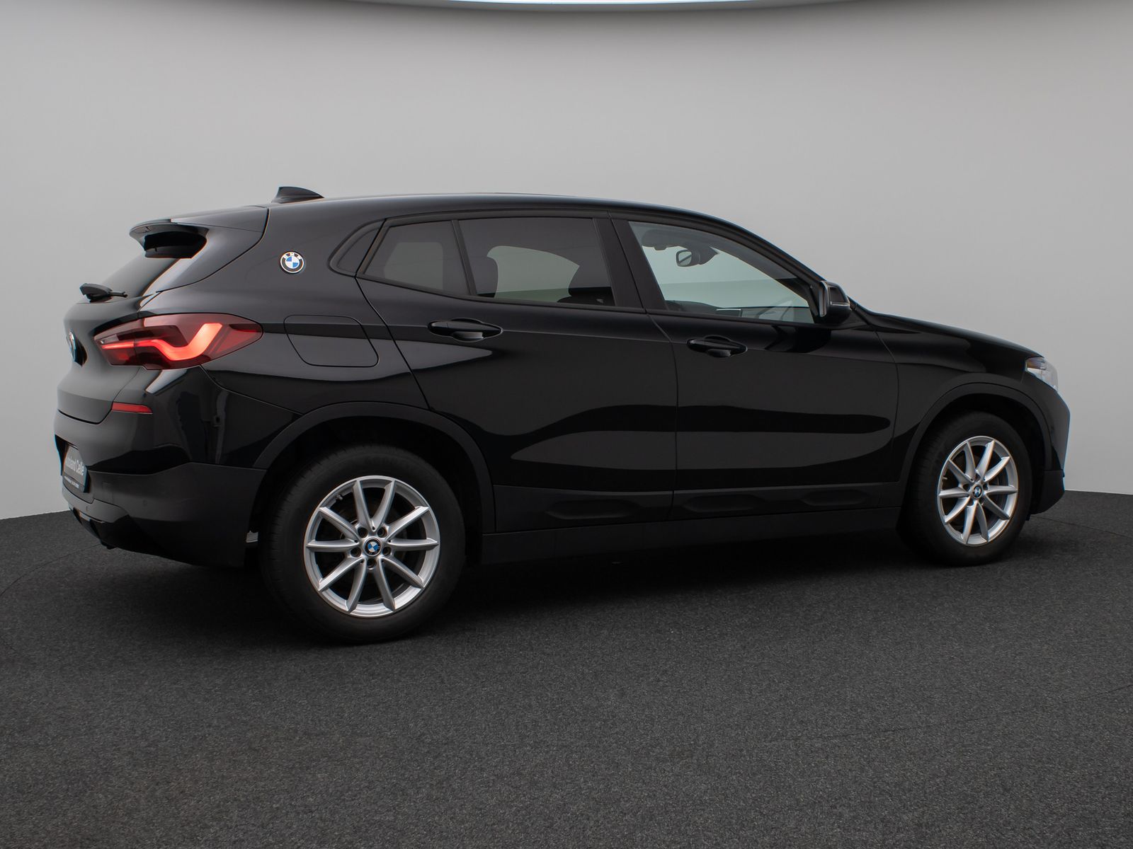 Fahrzeugabbildung BMW X2 sD18i Panorama Parkassist DAB HiFi AHK LED