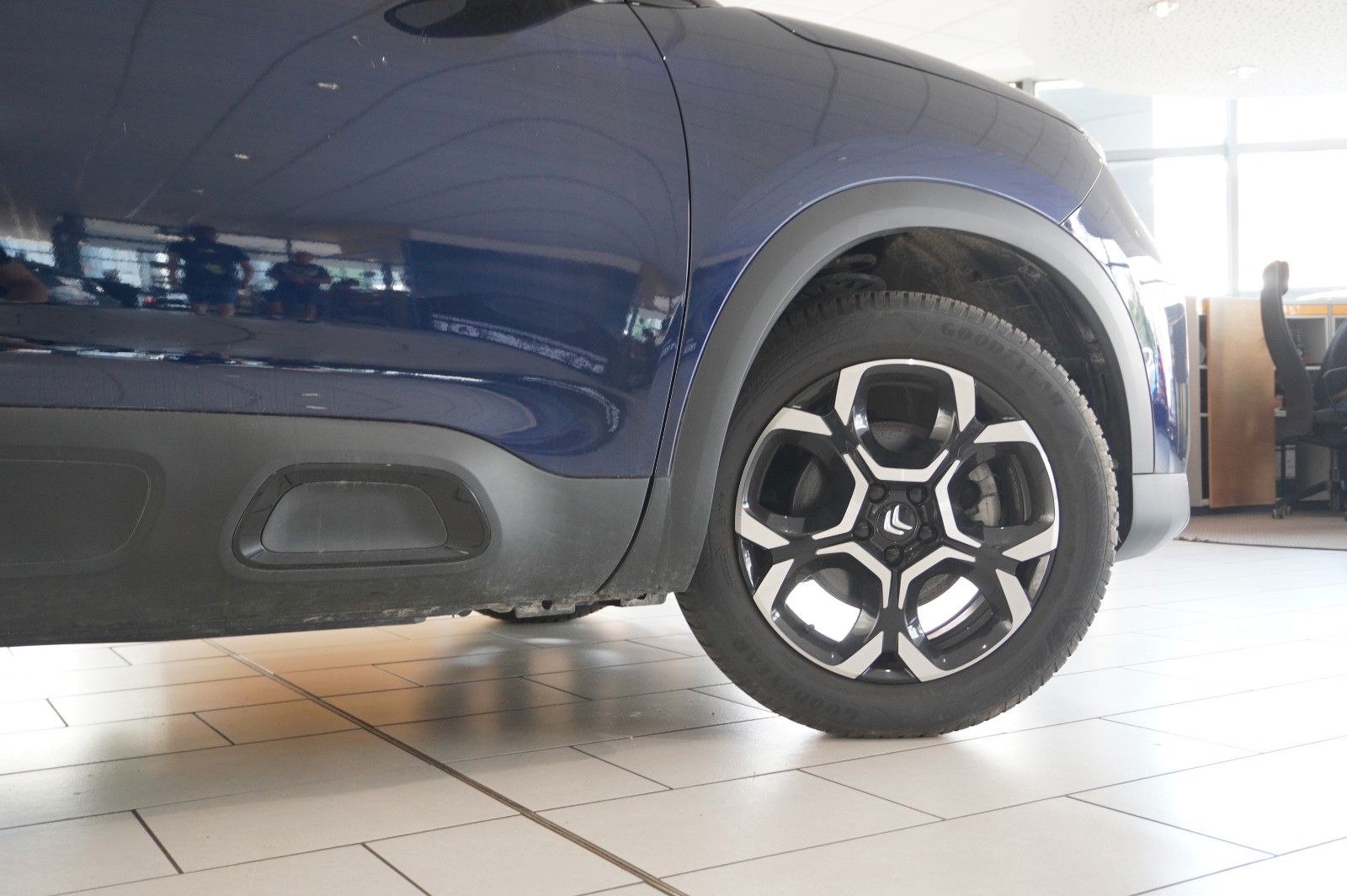 Fahrzeugabbildung Citroën C5 Aircross PLUS 145 E-DSC NAVI/LED/KAMERA/DAB+