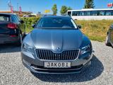 Skoda Superb 2.0 TDI Combi DSG Euro6 Navi ACC LED - Skoda Superb: Combi Eu