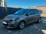Renault Scenic III Luxe - Renault Scenic: Luxe