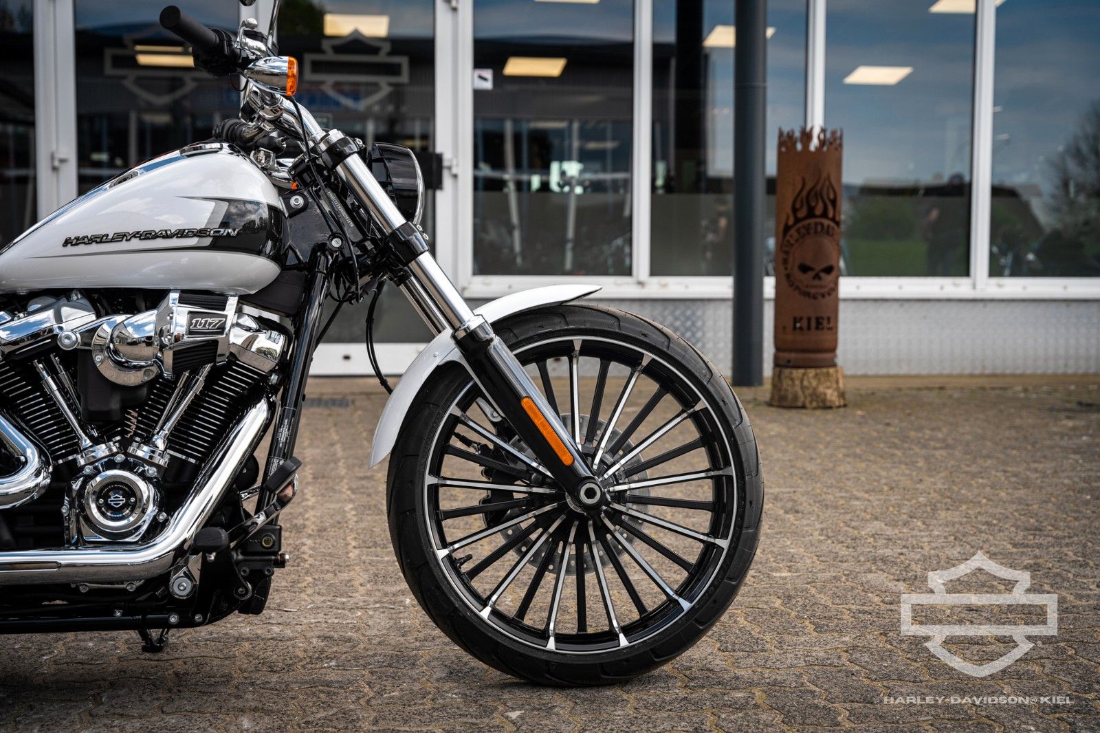 Fahrzeugabbildung Harley-Davidson BREAKOUT FXBR 117 ci - MY24 - SOFORT VERFÜGBAR