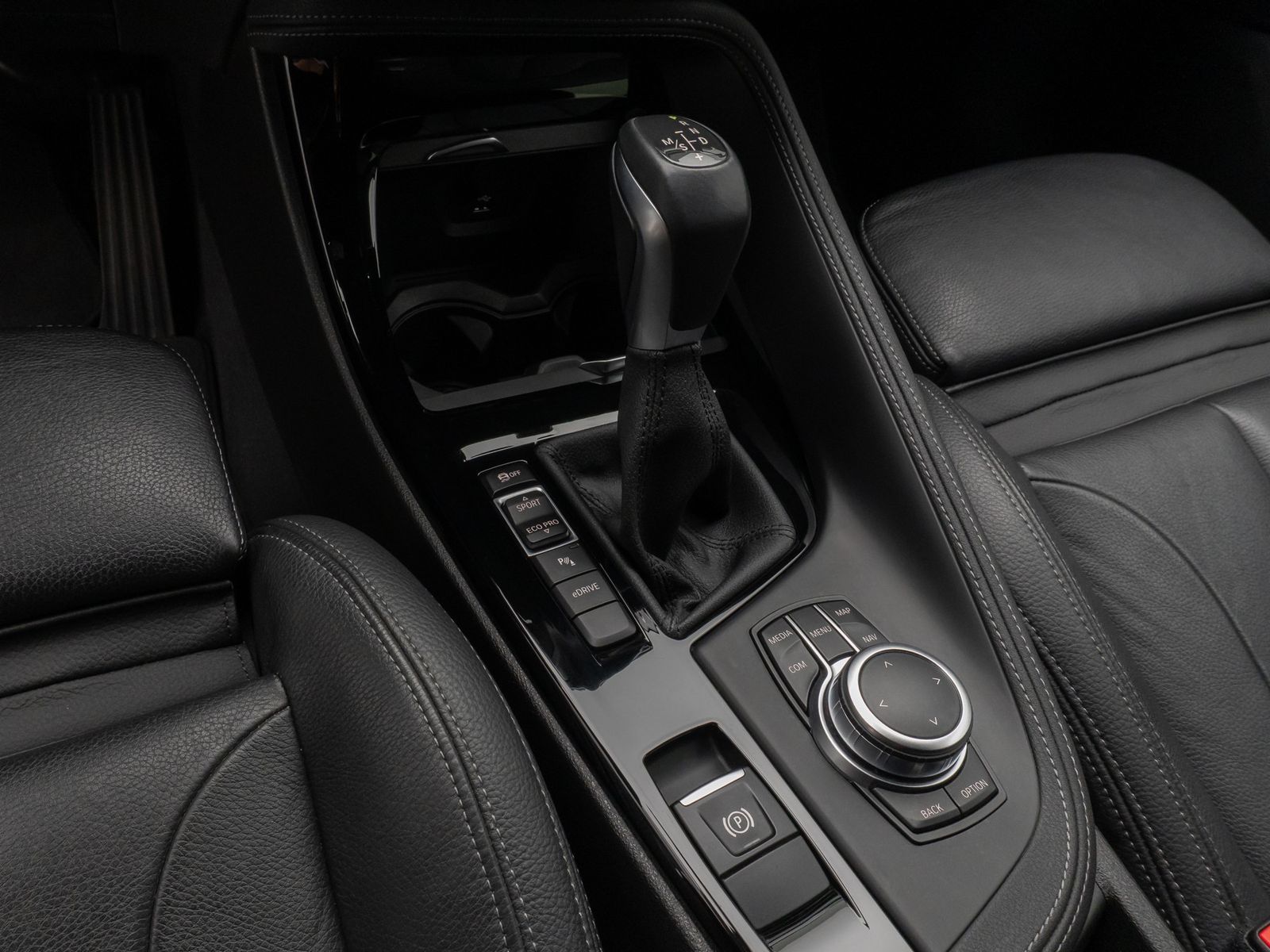 Fahrzeugabbildung BMW X1 xD25e M Sport Kamera HUD DAB H/K Komfort 19"