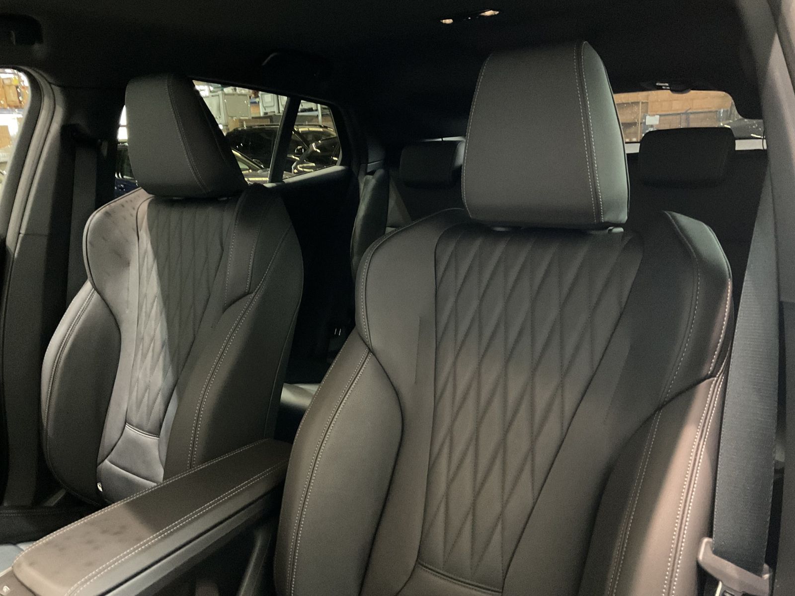 Fahrzeugabbildung BMW iX2 xDrive30 |Aktivsitz |M Sportpaket |19 M LMR