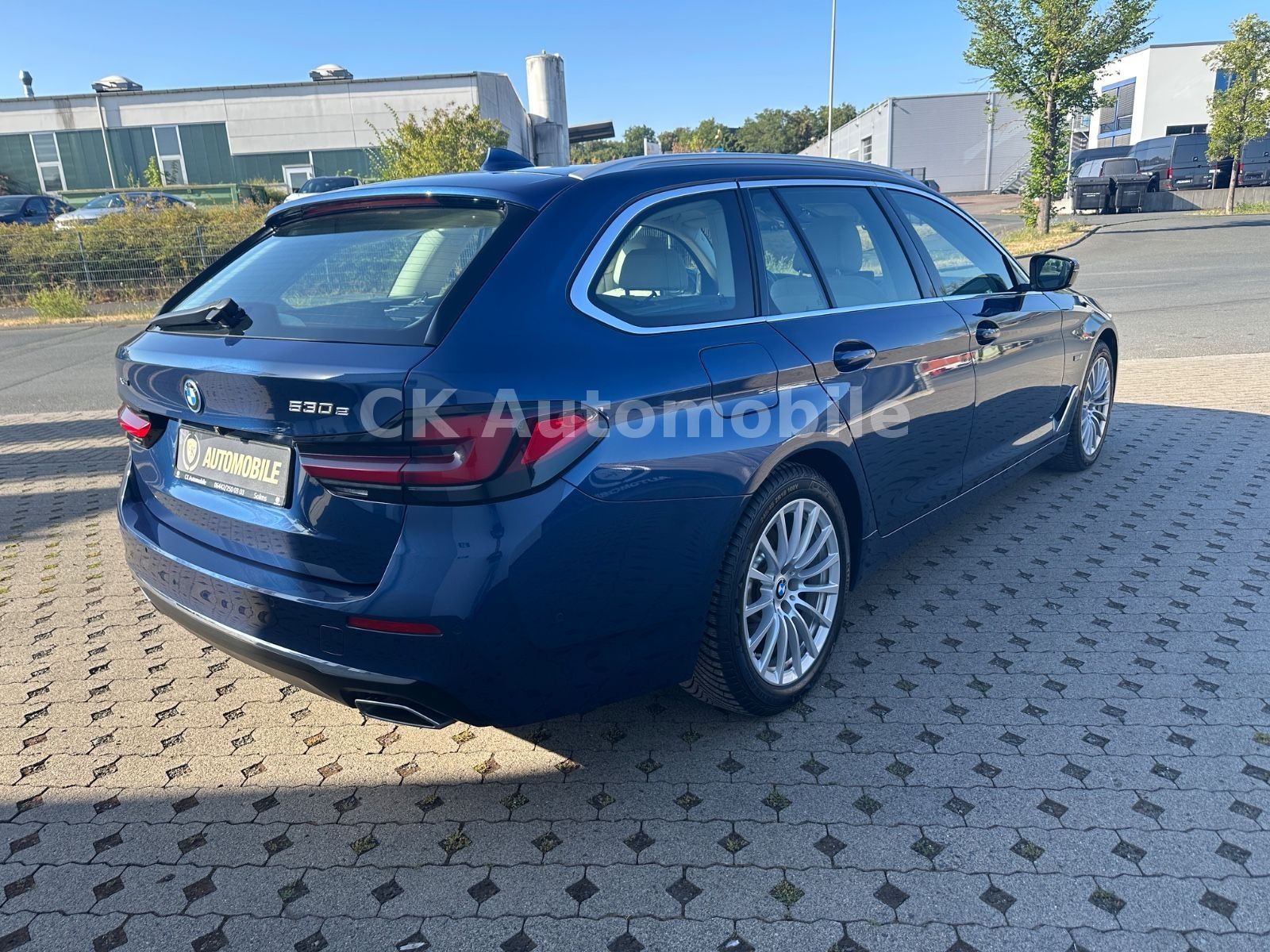 Fahrzeugabbildung BMW 530e xDrive Touring Luxury Line/Pano/LED/Kam/AHK