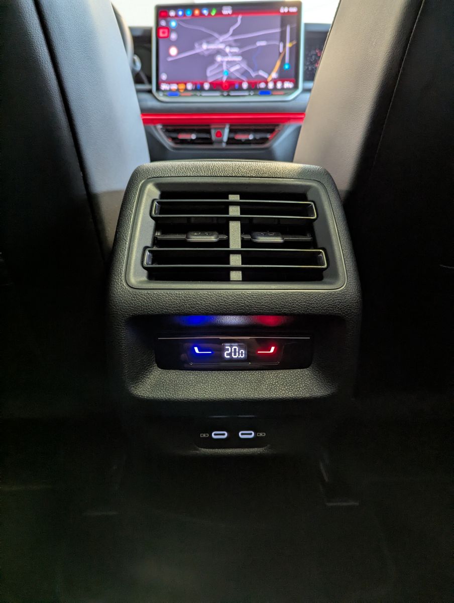 VW Tayron 2.0 R-Line Leder Launch Pano Black AHK 20 - Image 28