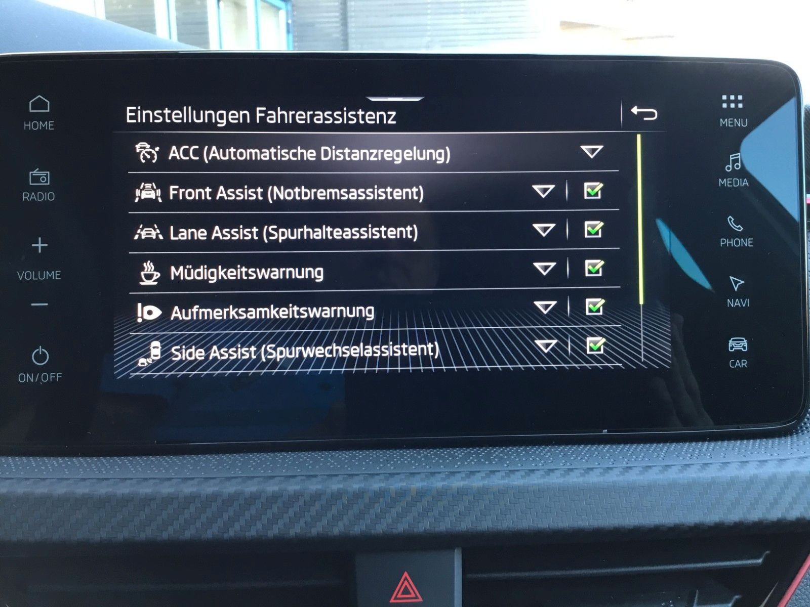 Fahrzeugabbildung SKODA Kamiq 1.5 TSI DSG Monte Carlo+AHK+Navi+Kamera
