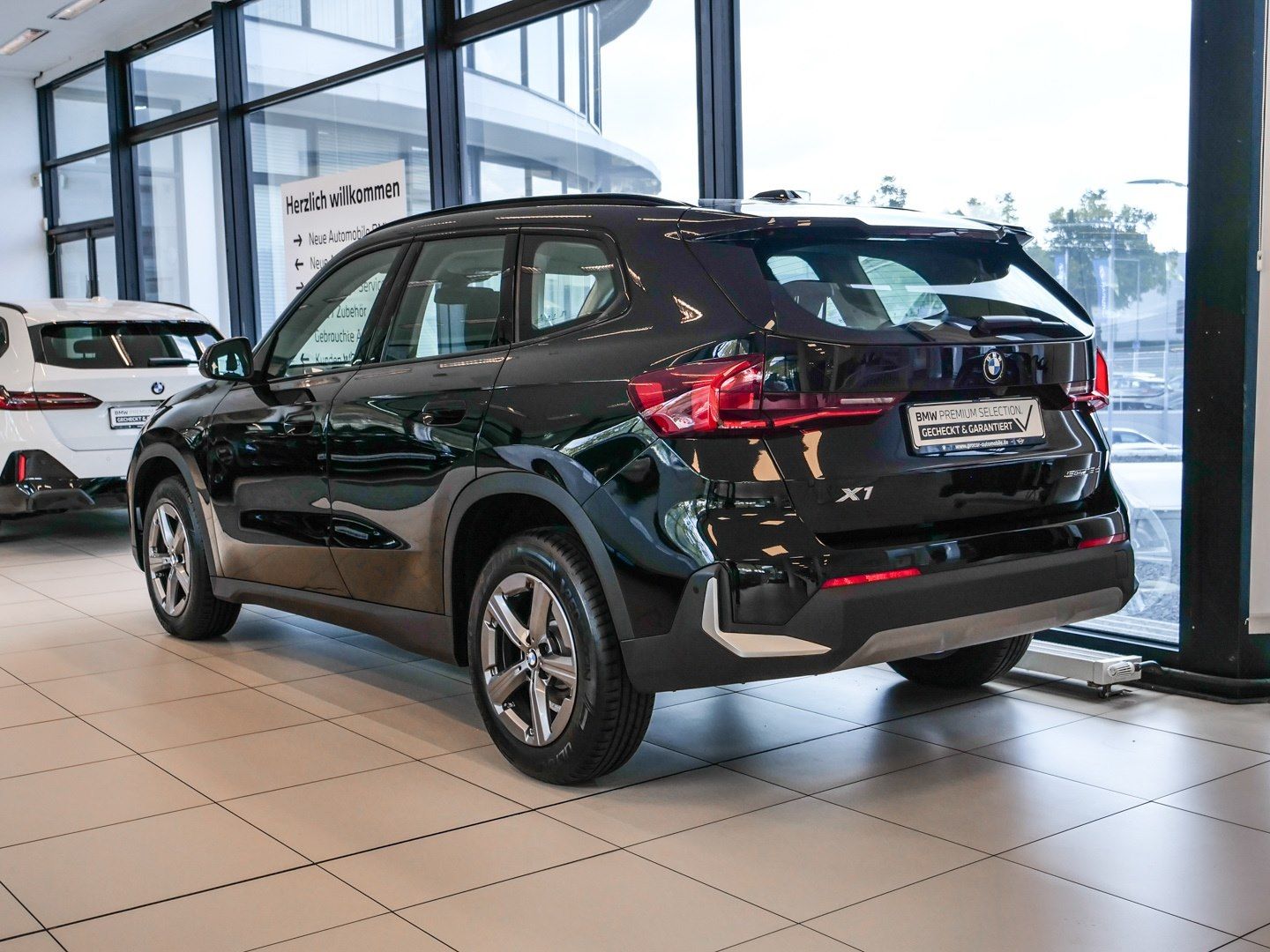 BMW X1 sDrive18d Aut Nav LED Parkass PDC RFK Shz foto 2