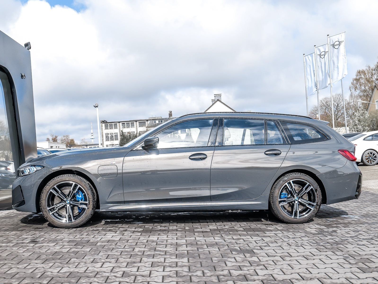 BMW 330 - Bild 10