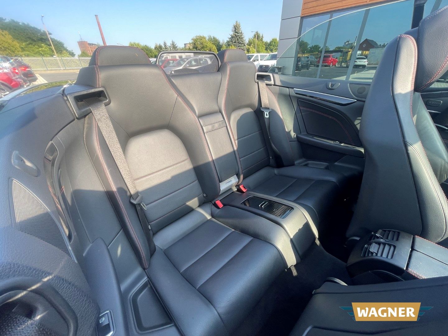 Fahrzeugabbildung Mercedes-Benz E 400 Cabrio AMG Paket Sportsitze