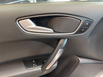 Audi A1 ambition *BI-XENON*NAVI*SZHZ*TEMPOMAT*PDC*