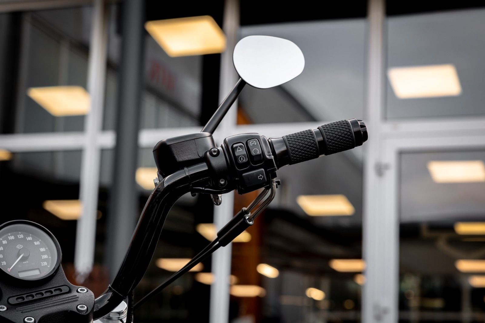 Fahrzeugabbildung Harley-Davidson XL883L SUPERLOW SPORTSTER - MILLER ABGASANLAGE