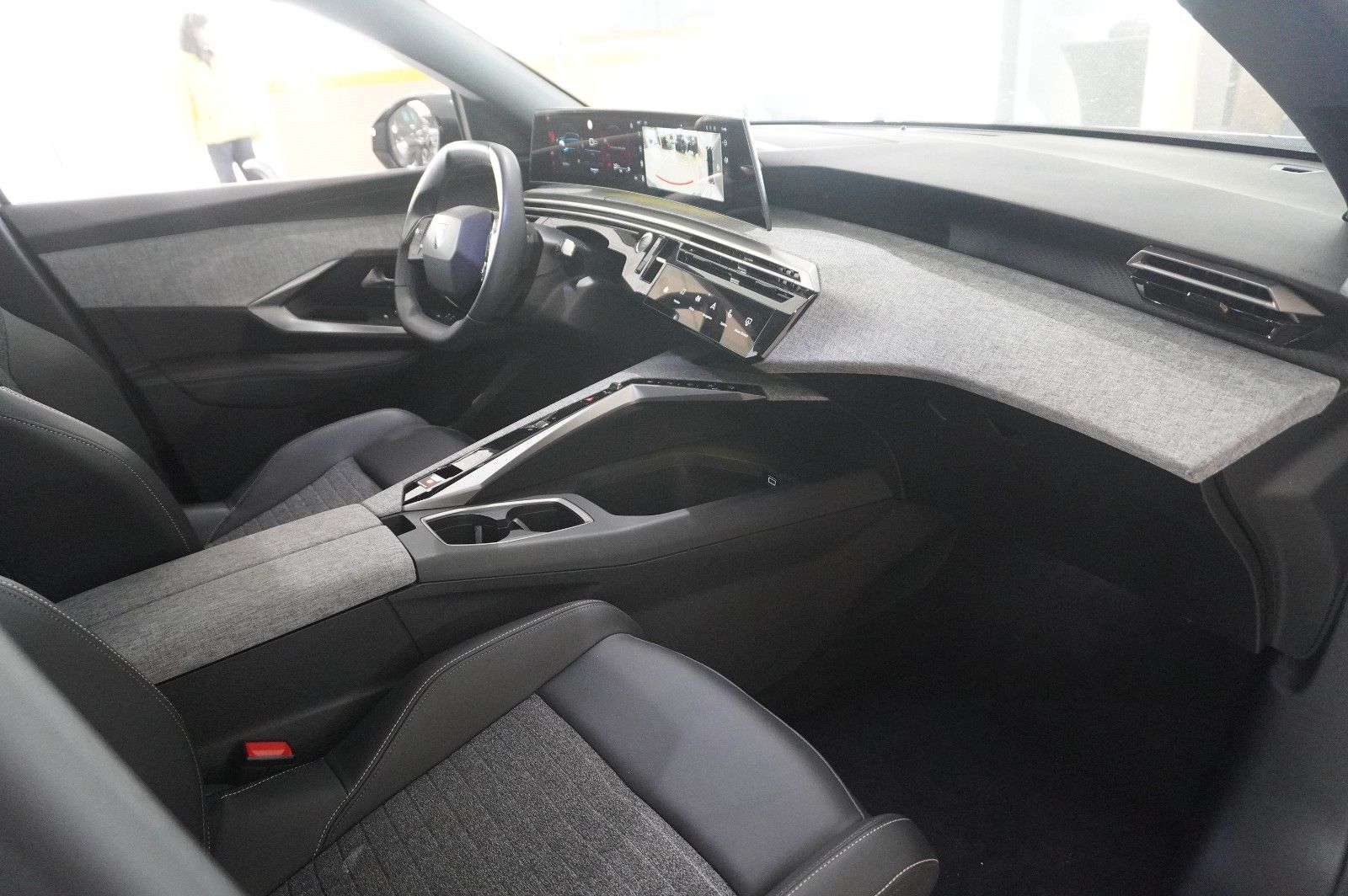 Fahrzeugabbildung Peugeot 3008 Hybrid 145 ALLURE NAVI/LED/360°/SPORT/DAB+