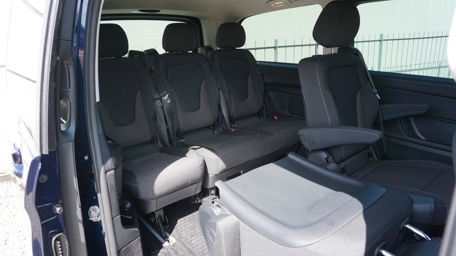 Fahrzeugabbildung Mercedes-Benz V 220d EDITION lang  7 Sitze,Navi,AHK,SR+WR