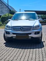 Mercedes-Benz 320 - silberne Mercedes-Benz 320