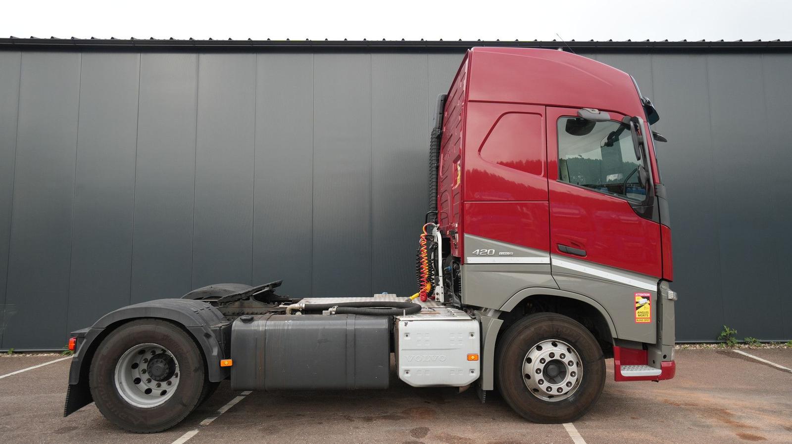 Volvo FH 420 ADR tractor unit