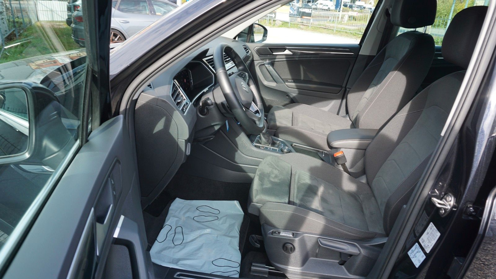 Fahrzeugabbildung Volkswagen Tiguan Elegance 4M, Kamera, Navi, AHK, IQ.Light