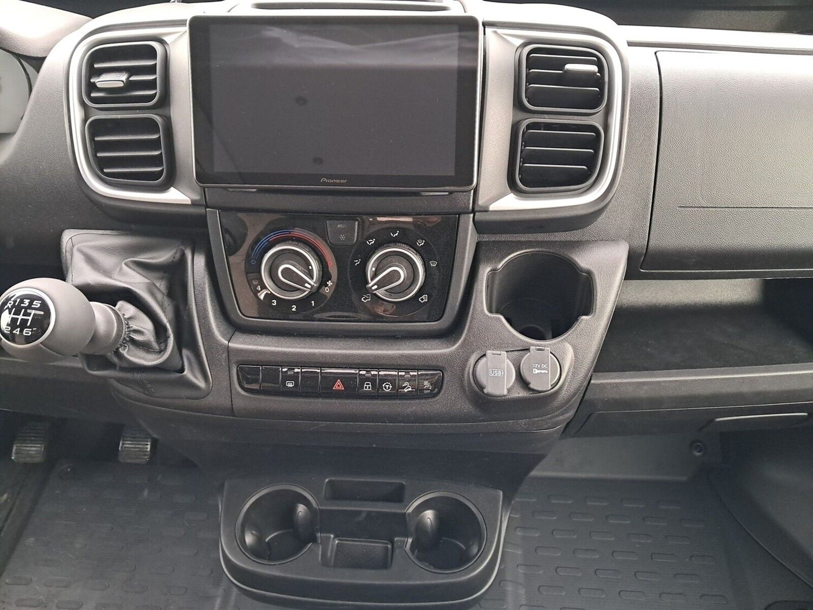 Fahrzeugabbildung Forster T F699 EB LTE,Solar,Markise,Lithium,Hubbett