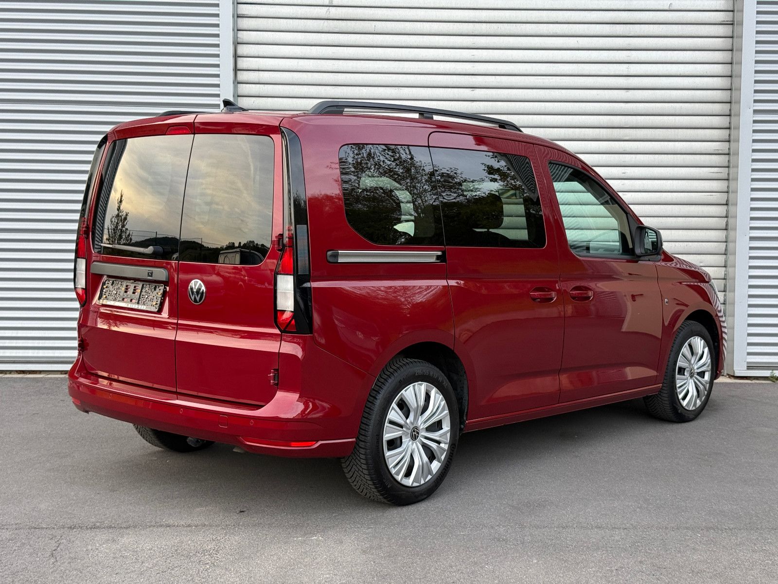 Fahrzeugabbildung Volkswagen Caddy 1.5 TSI AHK GRA Kamera PDC SHZ Lane Assist