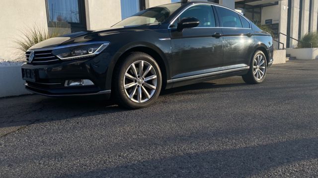 Volkswagen Passat Lim. Highline 4Motion DSG*XENON*NAVI*KAM