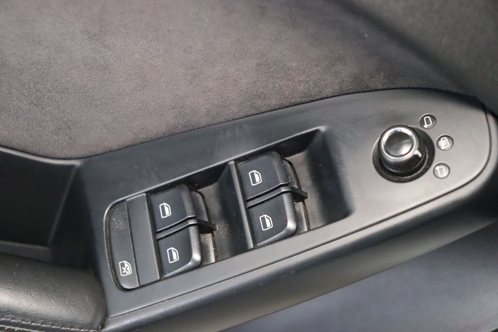 Fahrzeugabbildung Audi A4 2.0 TDI S line Avant * Sitzhzg. * Alcantara *