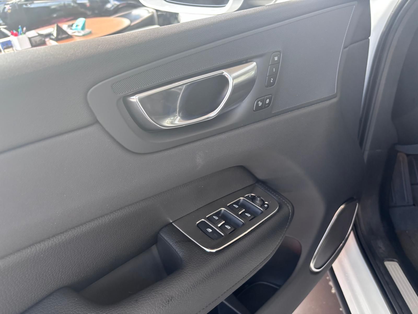 Fahrzeugabbildung Volvo XC60 Inscription AWD AHK LED NAVI LEDER Pano