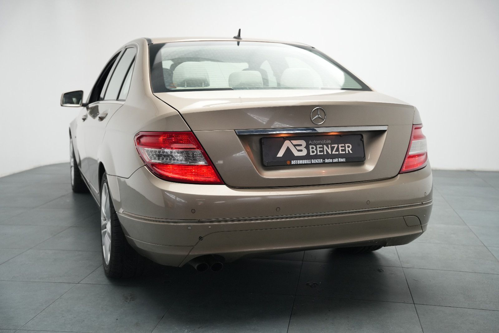 Fahrzeugabbildung Mercedes-Benz C 200 CDI BlueEfficiency/Limousine/TÜV/Xenon
