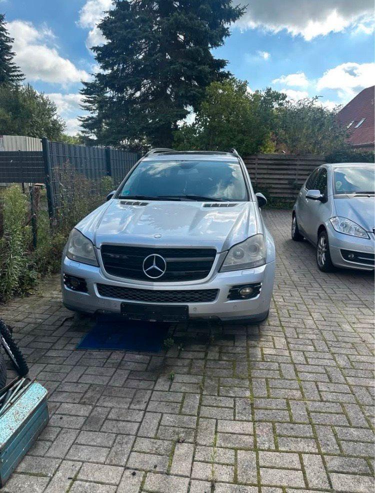 Mercedes-Benz GL320 2009 — rear view