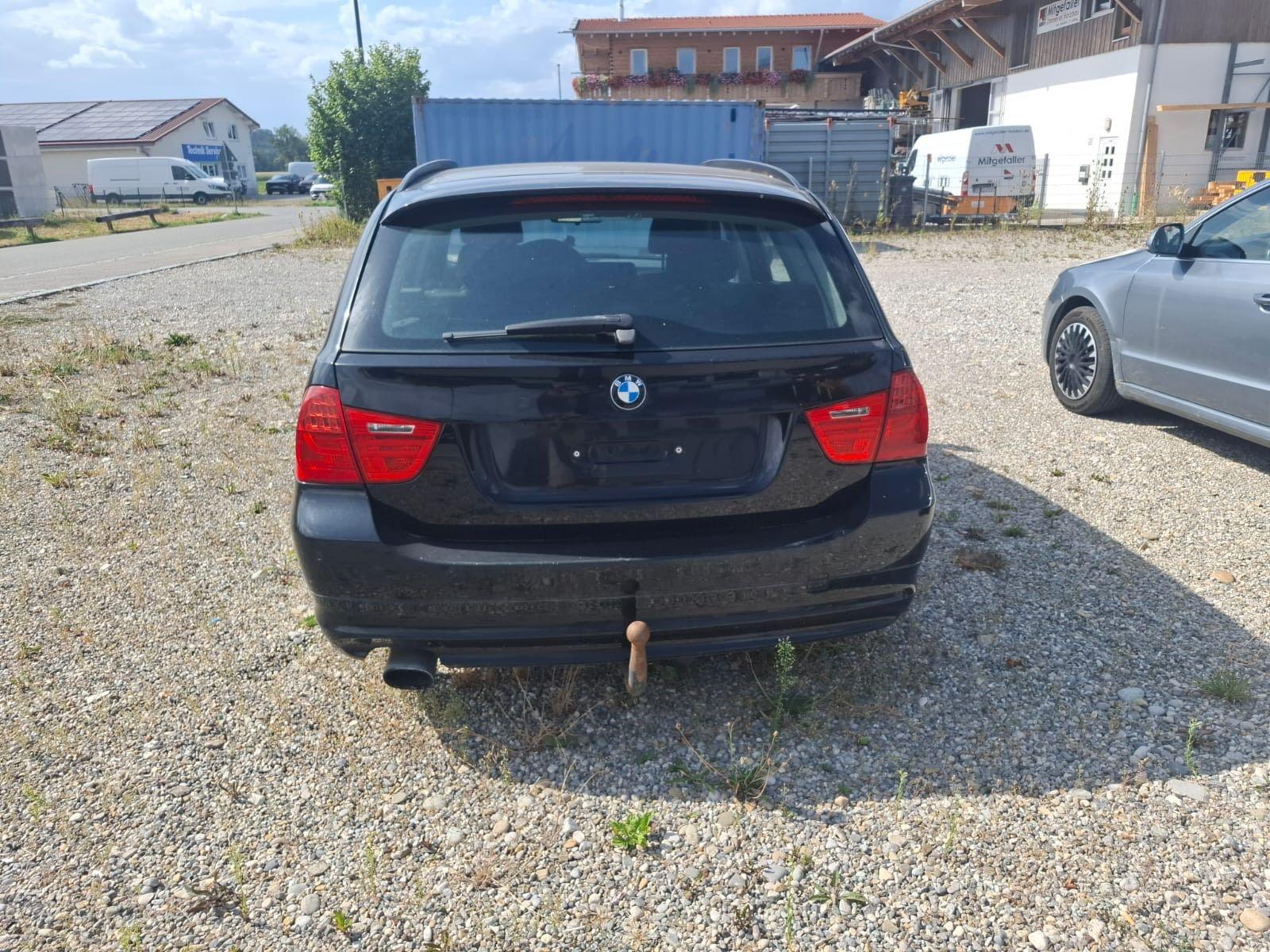 BMW 320 2010 — photo 5