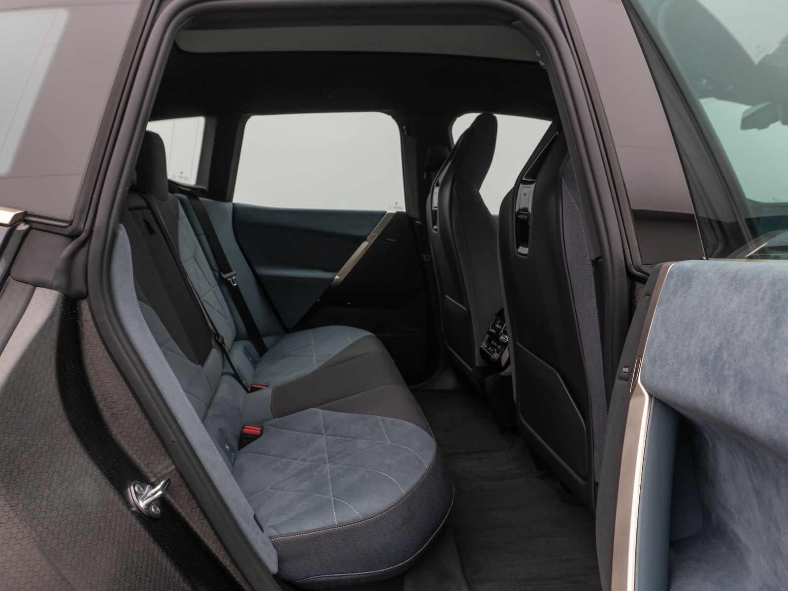 Fahrzeugabbildung BMW iX xD50 Panorama 360°Laser DAB H/K AHK Sport 22"