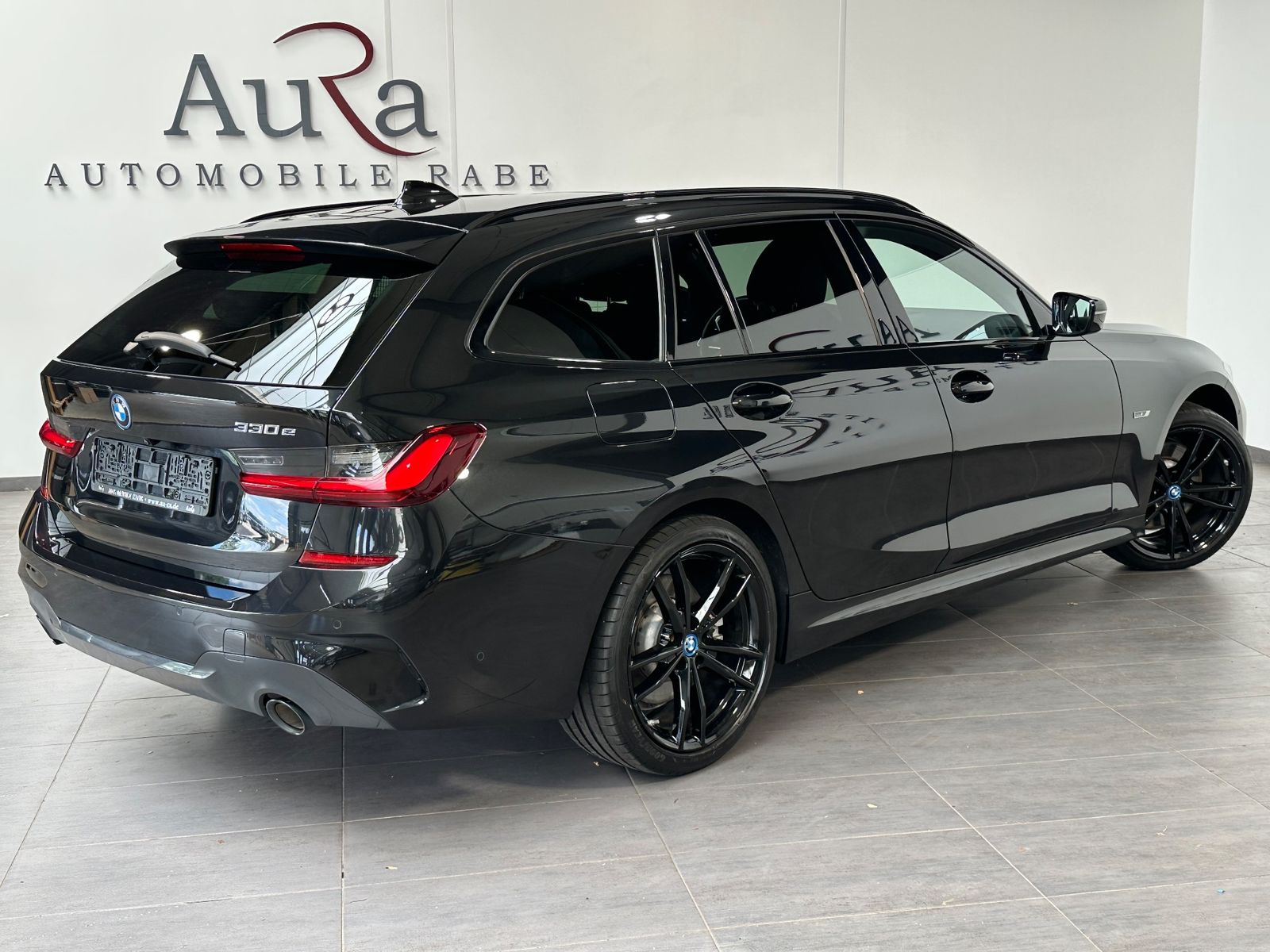 Fahrzeugabbildung BMW 330 e Touring M-Sport NAV+LED+PANO+AHK+HEAD-UP