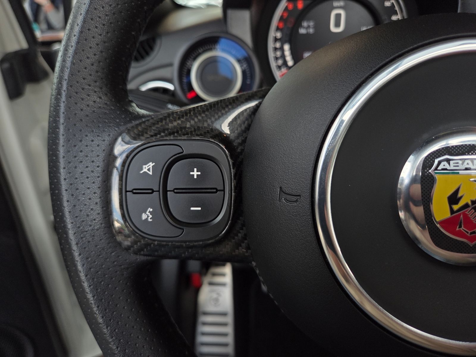 Fahrzeugabbildung Abarth 595 C Esseesse Beats XENON NAVI ALU