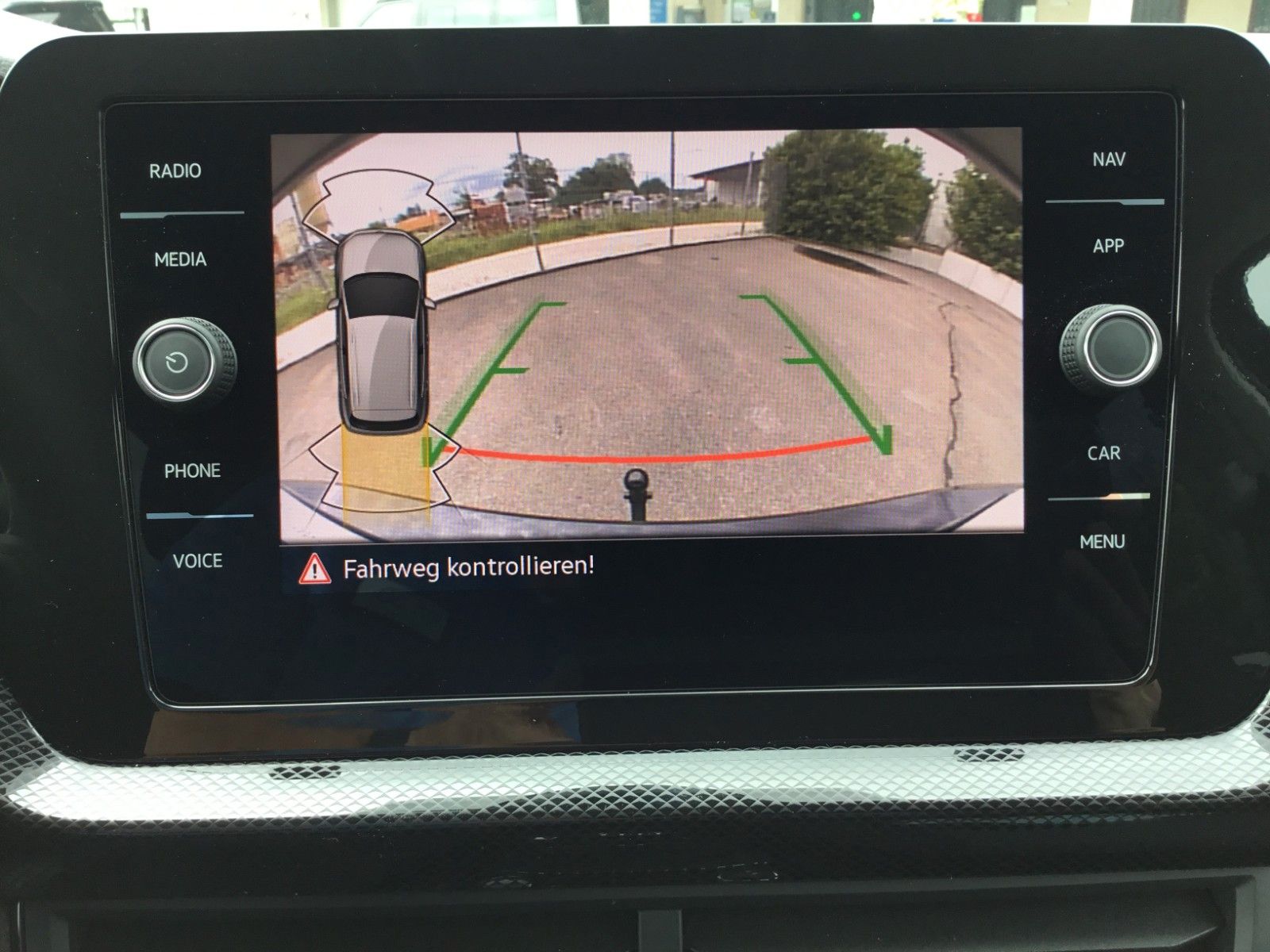 Fahrzeugabbildung Volkswagen T-Cross 1.5 TSI DSG Life+AHK+17"+LED+AppConnect
