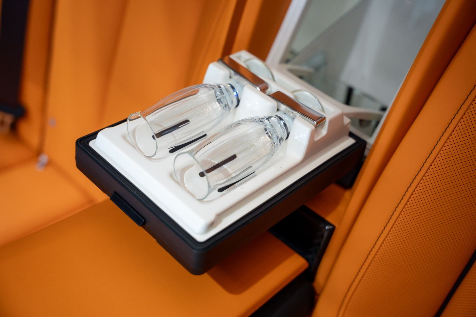 Fahrzeugabbildung Rolls-Royce Cullinan Black Badge 4Seats Starlight 2025 FULL