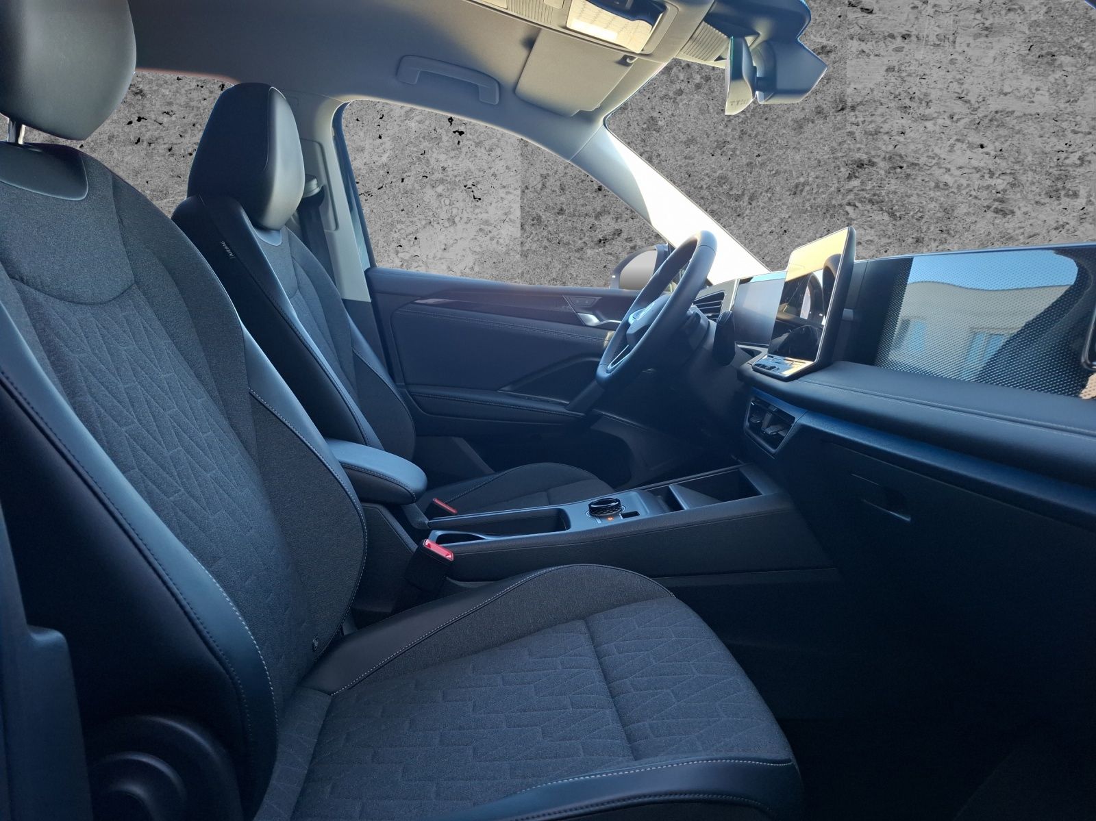 Fahrzeugabbildung Volkswagen Tiguan eTSI Life DSG Standhzg. LED AHK Navi AID