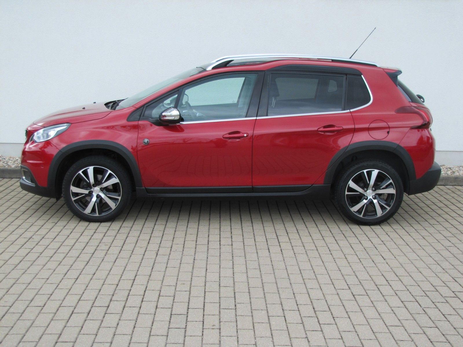 Fahrzeugabbildung Peugeot 2008 Crossway 1.2 PureTech 110 PS