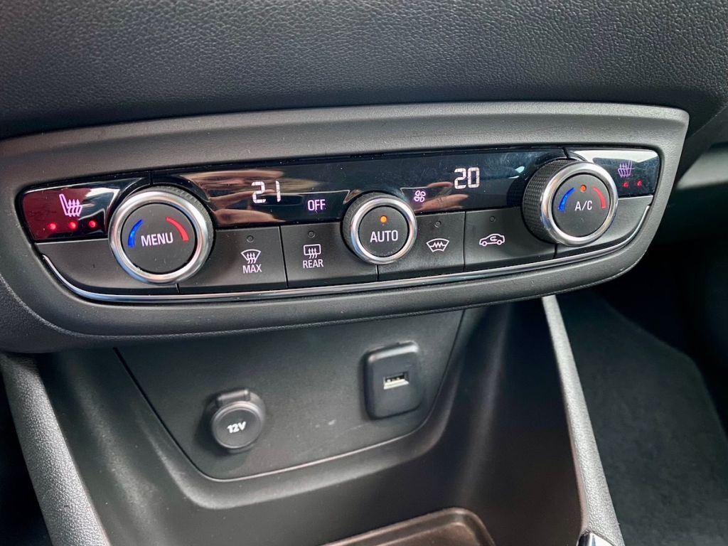 Fahrzeugabbildung Opel Crossland X 1.2 Selection AAC ISOFIX PDC SHZ GRA