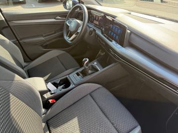 Volkswagen Golf VIII Var. Active+AHK+LED+SHZ+LHzg+Navi+Kame