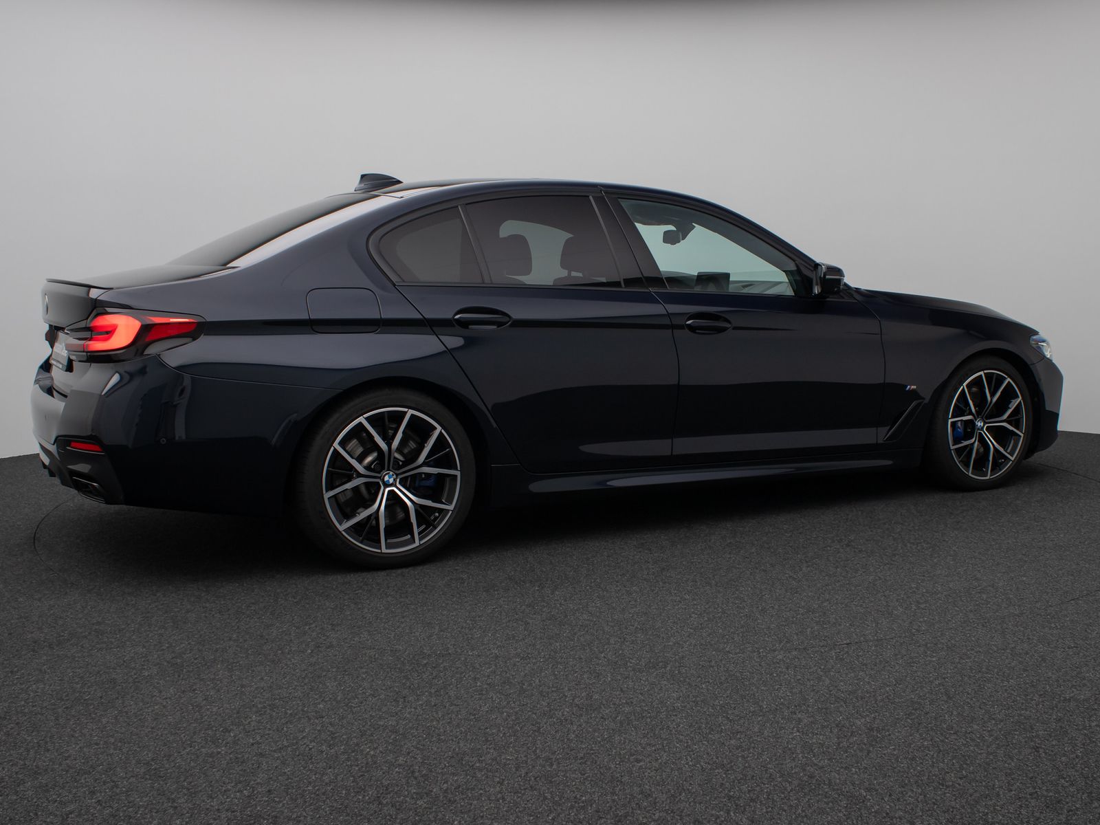 Fahrzeugabbildung BMW M550i xD Glasdach Laser 360°HUD DAB H/K SoftCl