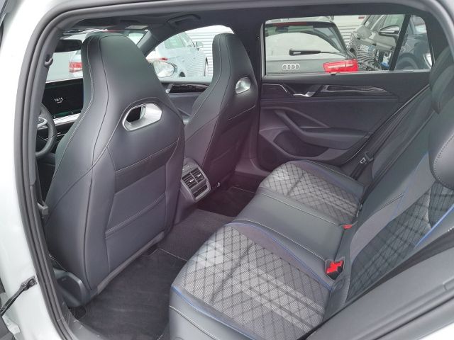 Passat 2.0 TDI BMT R-Line NAVI+AHK+PSD DSG