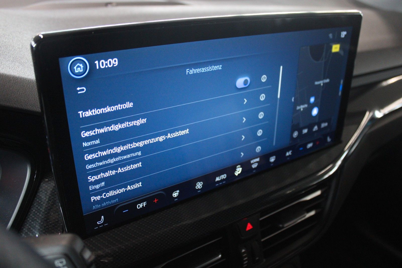 Fahrzeugabbildung Ford Focus ST-Line X Aut. LED ACC HUD WinterP el.Heck