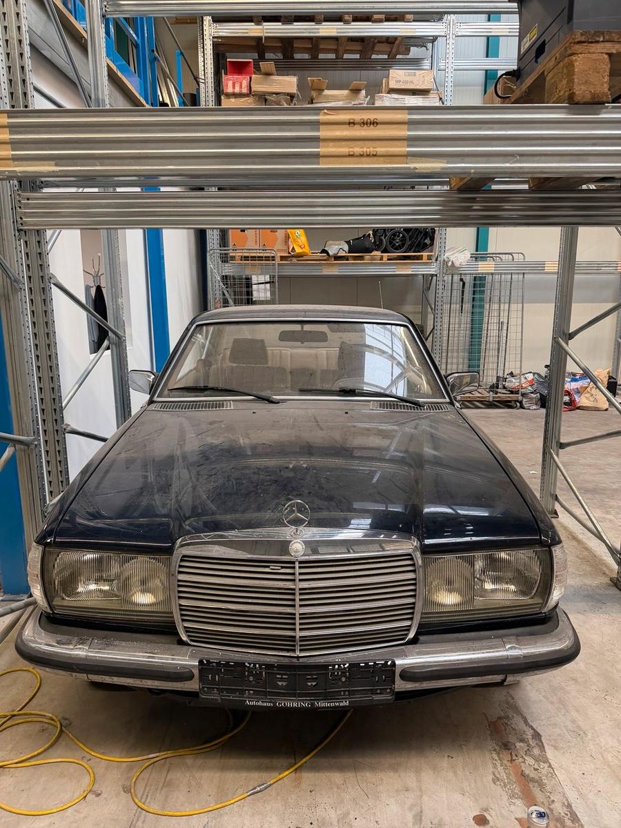 Mercedes-Benz 230