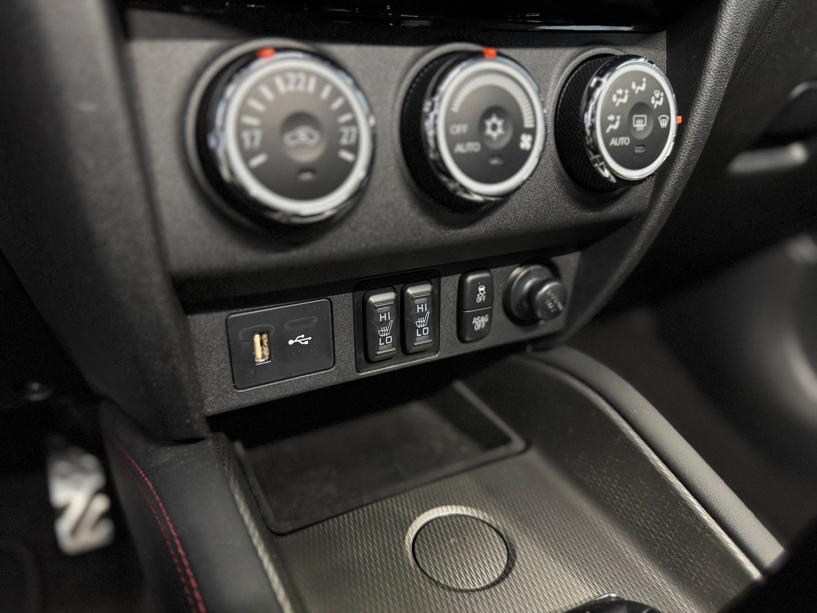 Fahrzeugabbildung Mitsubishi ASX 1.6 Edition+ Black-Paket 2WD "AHK Sitzheizg"