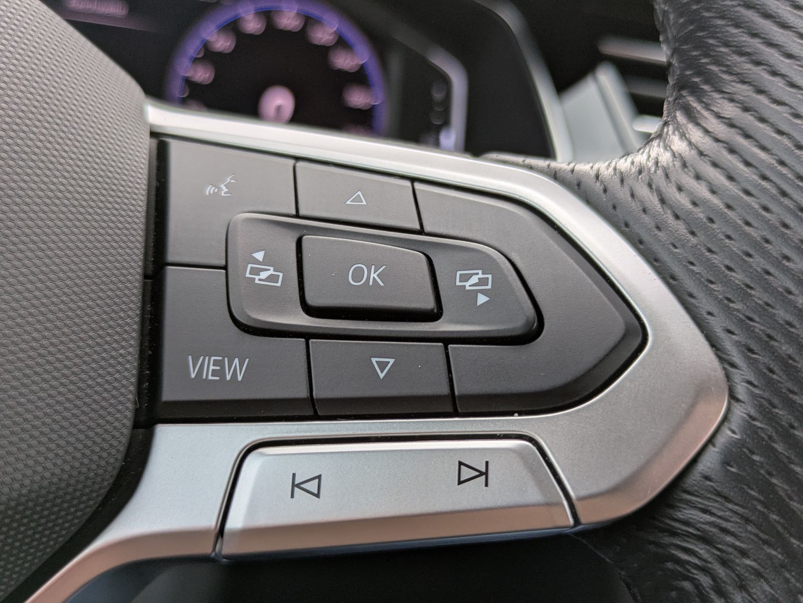 Fahrzeugabbildung Volkswagen Passat 2.0 TDI 2x R-Line MATRIX*KAMERA*ACC*NAVI
