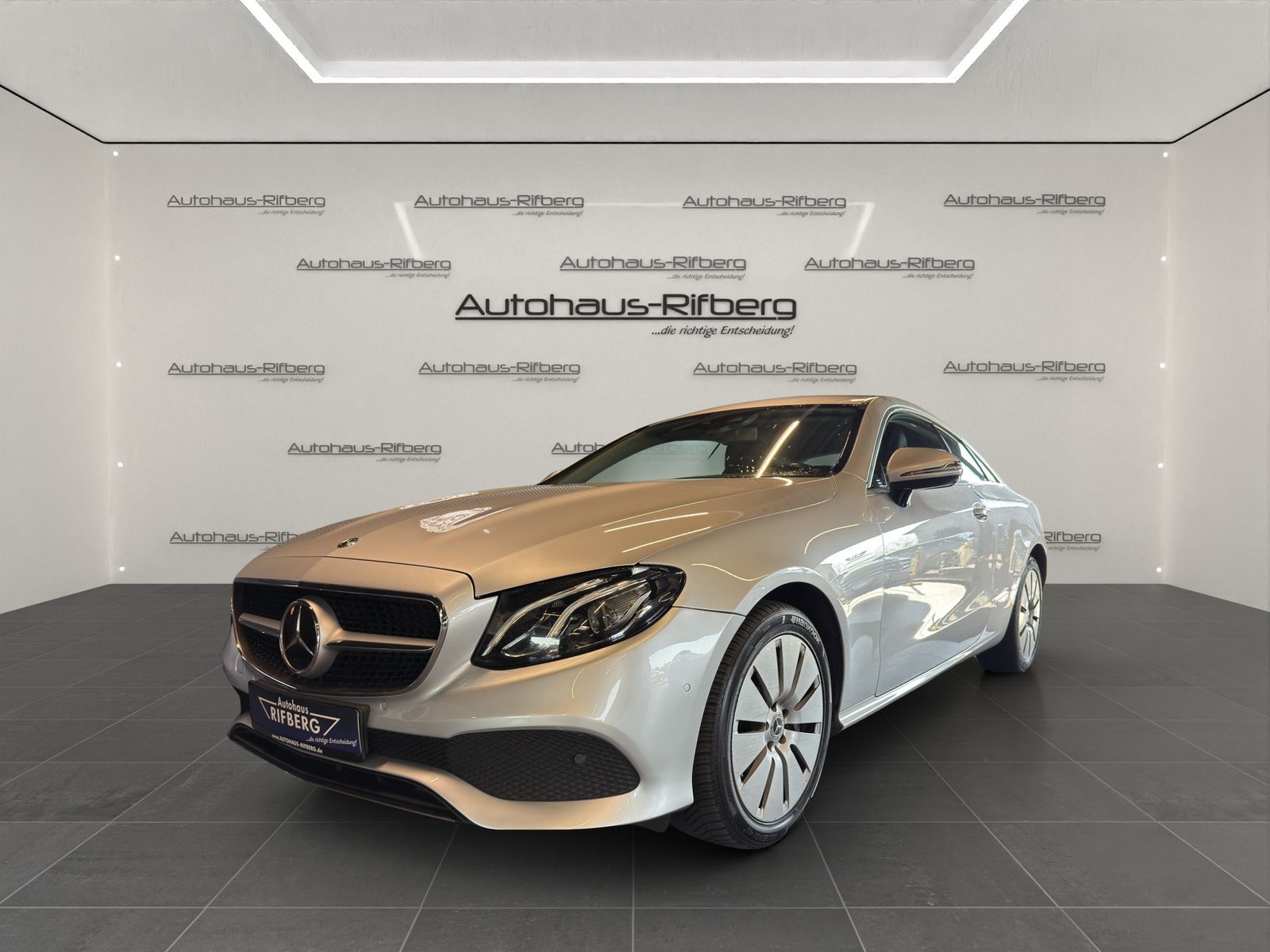 MERCEDES-BENZ E 400 Coupe 4M 9G Distronic/Totwinkel/Navigation